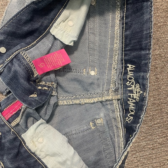 Women’s shorts size 5 - Picture 3 of 3